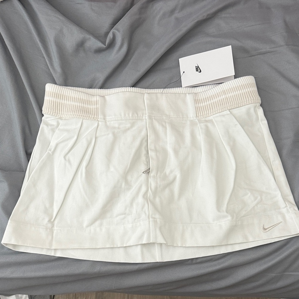 Nike Women's cream Skort